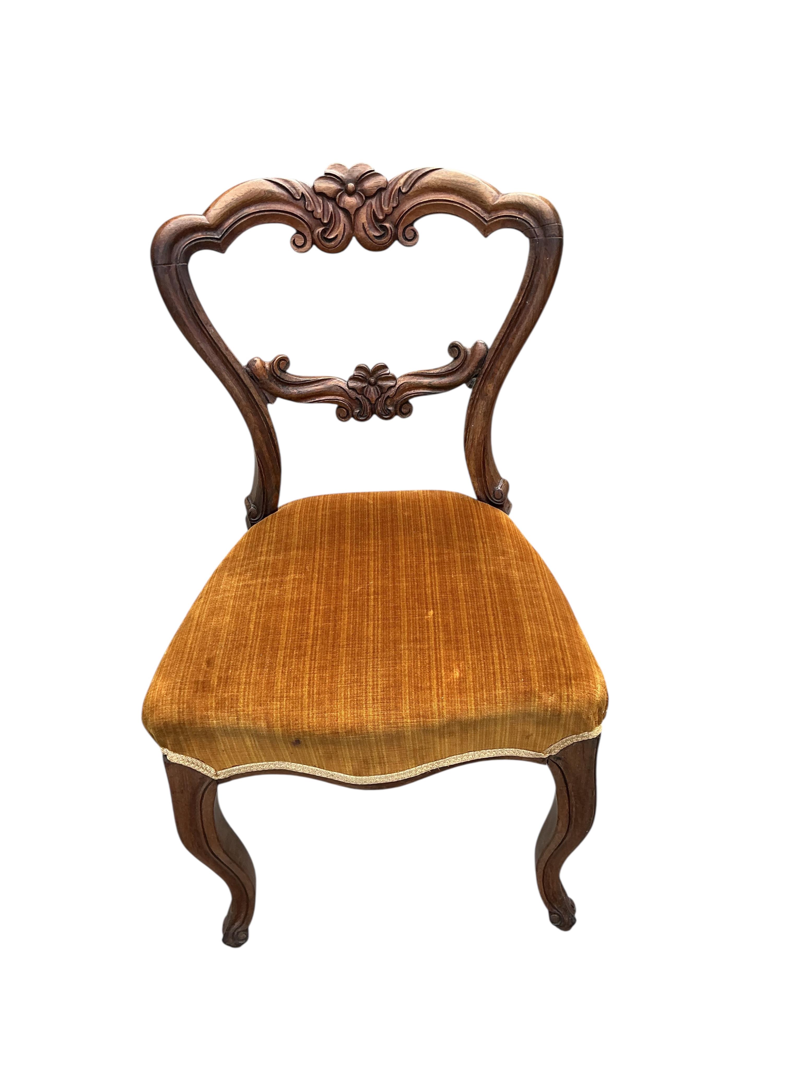 A set of six early Victorian rosewood dining chairs, width 46cm, height 80cm